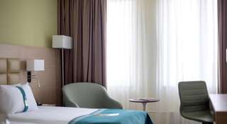 Гостиница Holiday Inn Ufa Уфа Улучшенный двухместный номер с 2 отдельными кроватями - Для некурящих-1